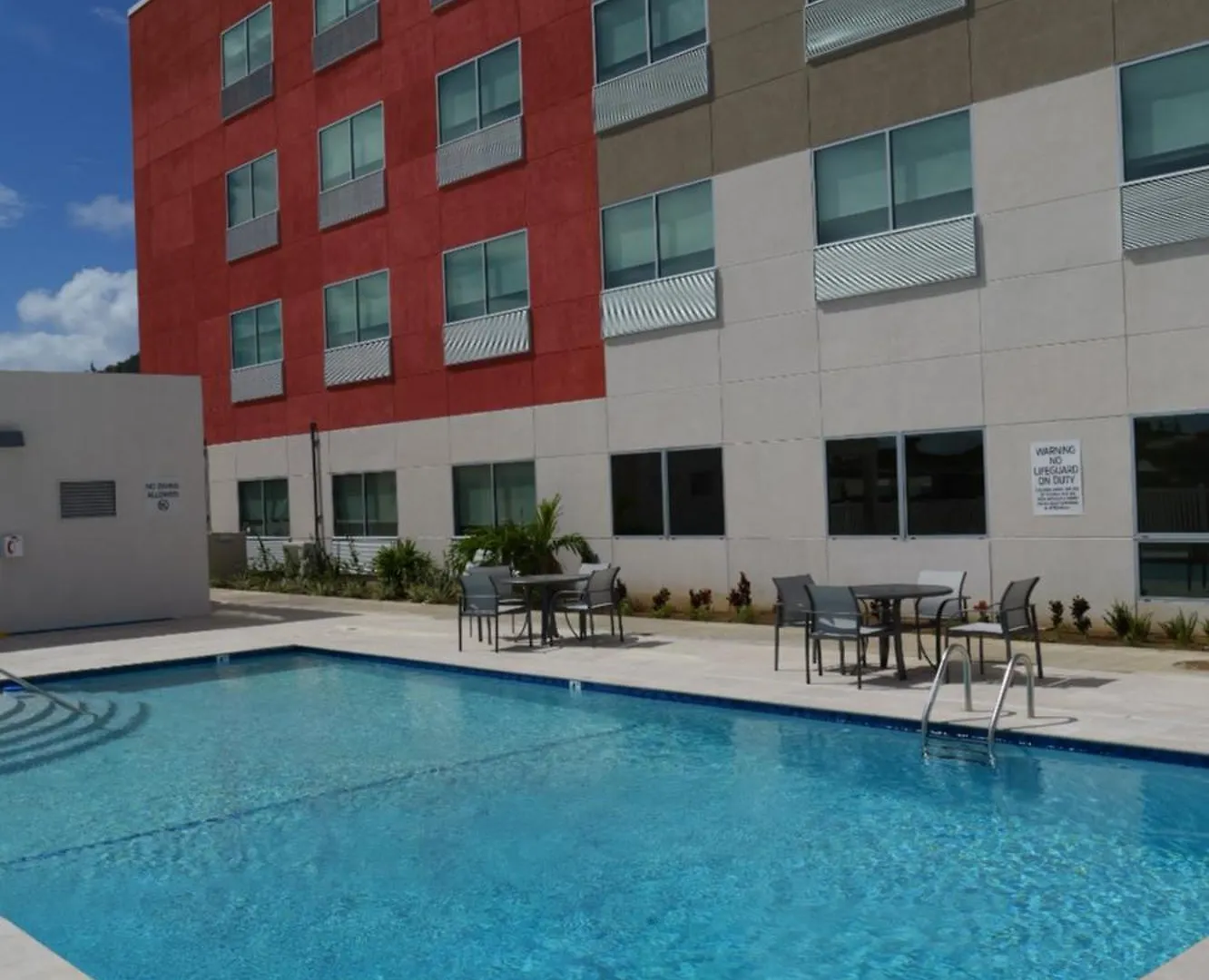 Holiday Inn Express & Suites Brighton Village
